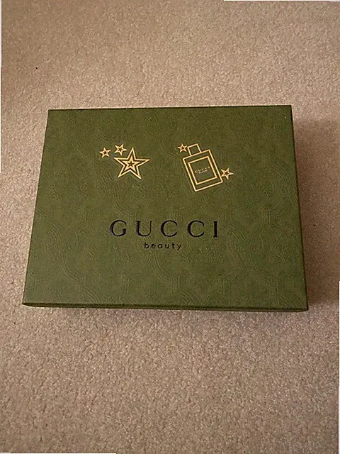 NEW GUCCI BEAUTY GREEN EMPTY PERFUME GIFT BOX L 9 in x W 7 1/2 in x H 2 1/2 in